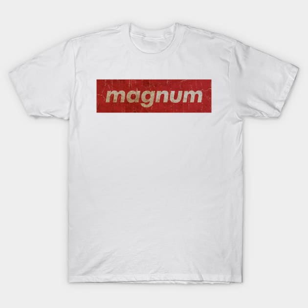Magnum - SIMPLE RED VINTAGE T-Shirt by GLOBALARTWORD
